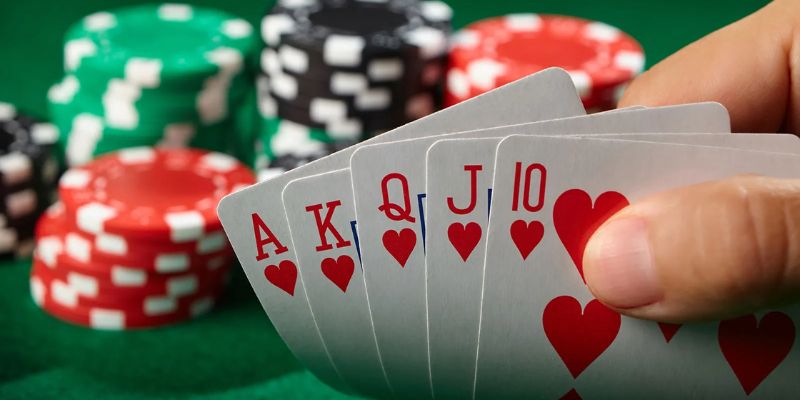 Poker - Game Bài Chinh Phục Trái Tim Hàng Triệu Hội Viên 2 Game bài sôi động với sự góp mặt của Dealer người thật